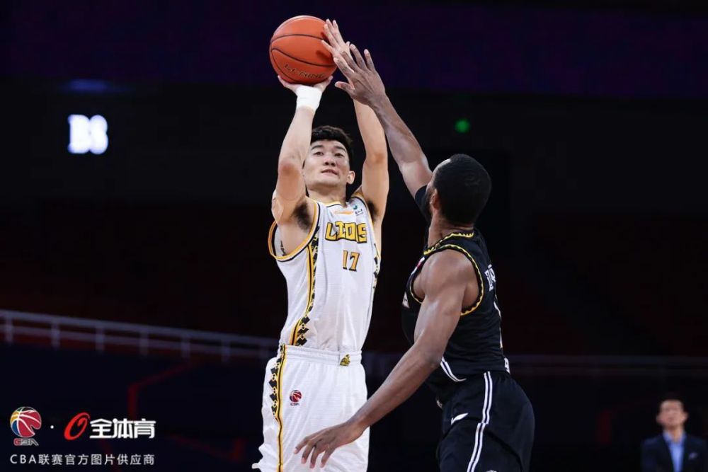 湖人迎来三连胜升至西区第四 距离第二仅差0.5个胜场NBA季中锦标赛半决赛，湖人以133-89狂胜鹈鹕，杀进决赛将对阵步行者。